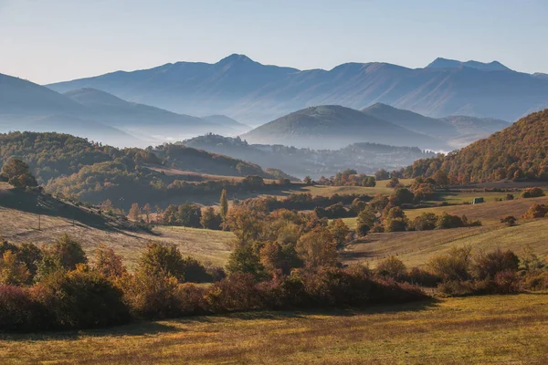 秋天里蒙太罗内 斯波尔图中世纪村庄的晨景 — 图库照片