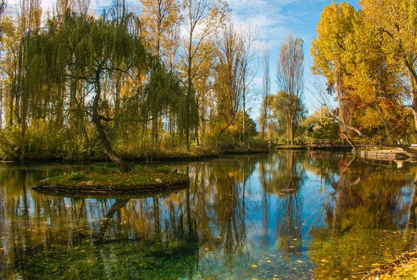 Idyllic Landscape Fonti Del Clitunno Province Perugia Umbria Italy Типичный — стоковое фото