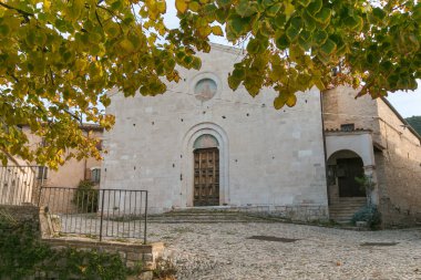İtalya, Umbria 'daki Campello Alto Kilisesi cephesi