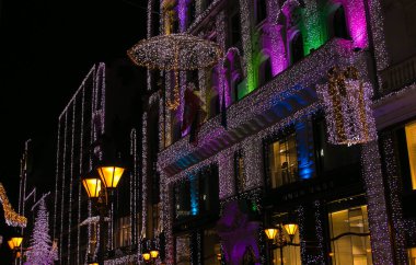 Budapeşte 'de Noel süslemeli Moda Sokağı