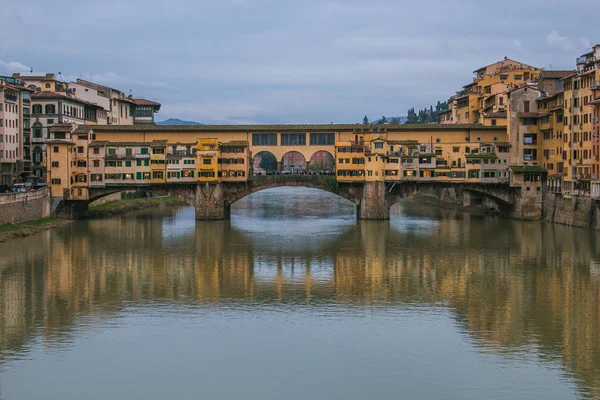 Μεσαιωνική Γέφυρα Ponte Vecchio Παλιά Γέφυρα Και Ποταμός Arno Φλωρεντία — Φωτογραφία Αρχείου