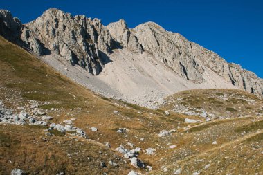 İtalya 'nın Lazio kentinde sonbahar sezonunda Monte Terminillo zirvesi