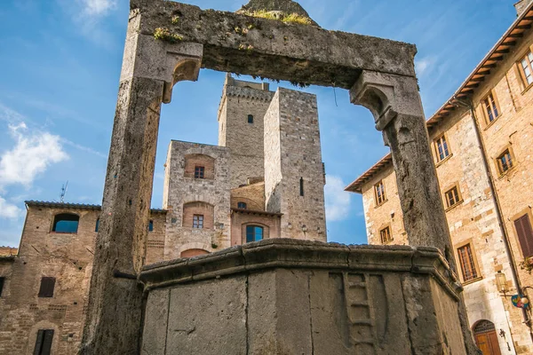 Włochy Piękne Średniowieczne Miasto Plac Wieżami San Gimignano Toskania Włochy — Zdjęcie stockowe