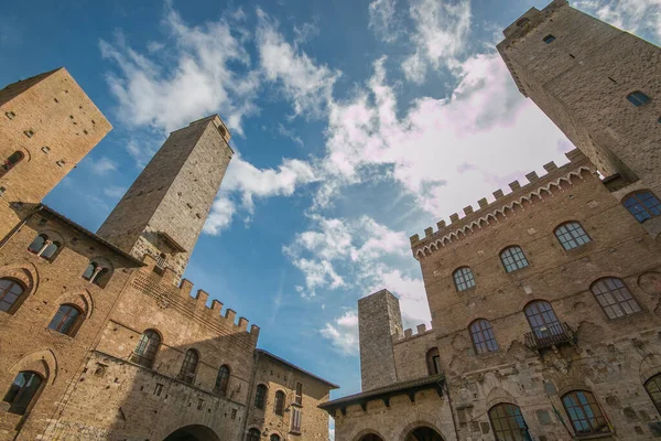 Πλατεία Στην Παλιά Πόλη Του San Gimignano Στην Τοσκάνη — Φωτογραφία Αρχείου