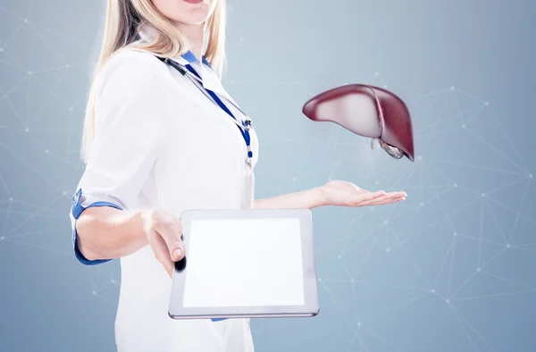 Doppelexposition, Arzt mit menschlichen Organen (Leber) und Tablette, grauer Hintergrund. — Stockfoto