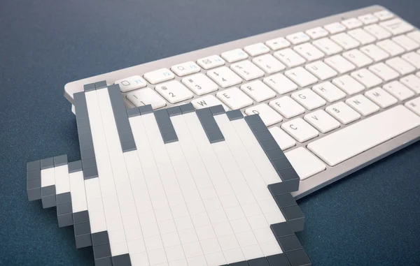 Tastatura computerului pe fundal albastru. Semnele computerului. Redare 3d. Ilustrație 3D . — Fotografie, imagine de stoc