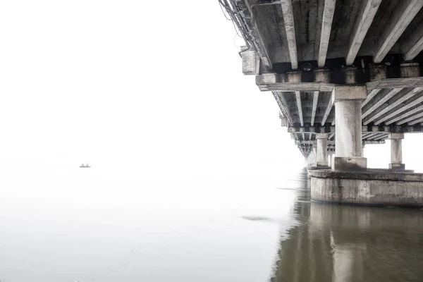 Suspension bridge in fog — Stock Photo, Image