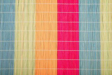 Beyaz arka plan üzerinde farklı renkler bambu kaydırma peçeteler. Yüksek çözünürlüklü fotoğraf. Düz yatıyordu.