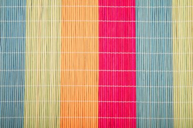 Beyaz arka plan üzerinde farklı renkler bambu kaydırma peçeteler. Hig