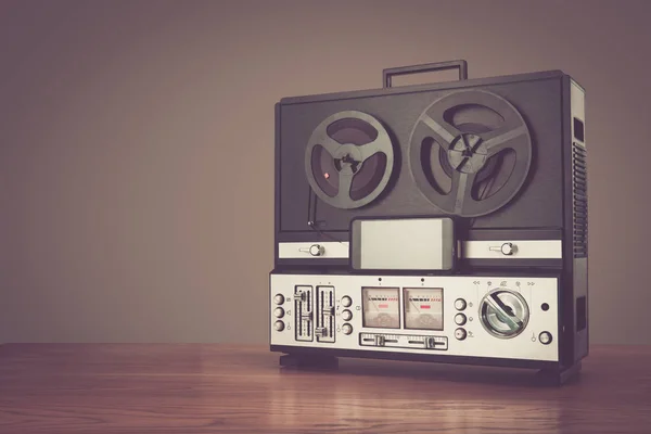 Bobbin tape recorder retro micrphone. HD photo. — Stock Photo, Image