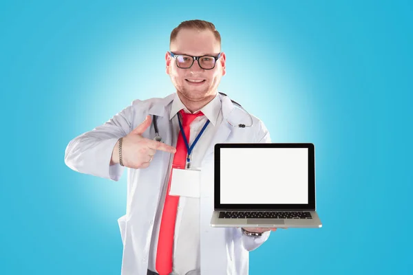 Portrait of young handsome happy male doctor. — Stock Photo, Image
