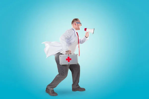 Retrato de joven guapo feliz médico masculino . — Foto de Stock