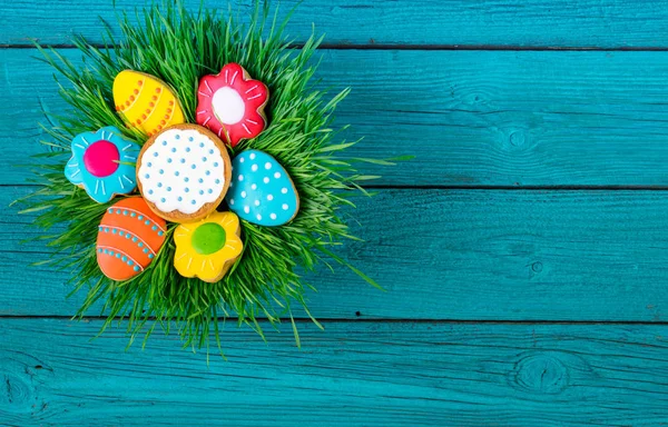 Easter homemade gingerbread cookie over wooden table — Stock Photo, Image