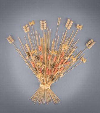 Makarna ve makarna, un. Bileşenleri ürünleri. Masaya yemek pişirmek için yiyecek vardır. Sağlıklı gıda. Blog sosyal medya şablon düzeni mockup kavramı Food yemek konulu yazı.
