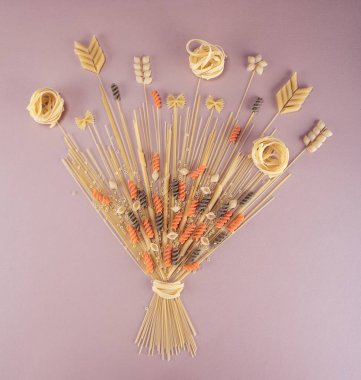 Makarna ve makarna, un. Bileşenleri ürünleri. Masaya yemek pişirmek için yiyecek vardır. Sağlıklı gıda. Blog sosyal medya şablon düzeni mockup kavramı Food yemek konulu yazı.