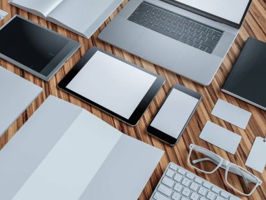 Bilgisayar, dizüstü bilgisayar, dijital tablet, cep telefonu, sanal kulaklık ve gazete ahşap tablo. Bu kavramı.