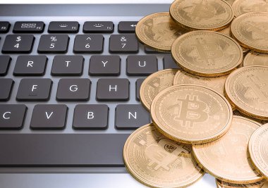 Bitcoins üzerinde altın laptop. 3D render. Kripto Döviz Ticaret kavramı