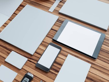 Bilgisayar, dizüstü bilgisayar, dijital tablet, cep telefonu, sanal kulaklık ve gazete ahşap tablo. Bu kavramı.