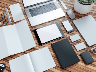 Bilgisayar, dizüstü bilgisayar, dijital tablet, cep telefonu, sanal kulaklık ve gazete ahşap tablo. Bu kavramı.