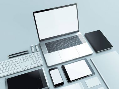 Bilgisayar, dizüstü bilgisayar, dijital tablet, cep telefonu, sanal kulaklık ve gazete gri arka plan üzerinde. Bu kavramları .