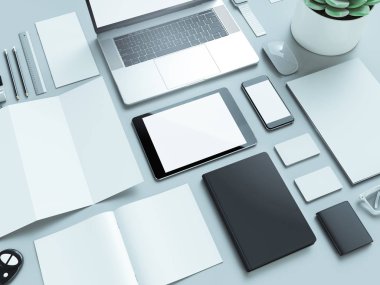 Bilgisayar, dizüstü bilgisayar, dijital tablet, cep telefonu, sanal kulaklık ve gazete gri arka plan üzerinde. Bu kavramları .