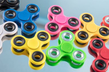 Grup kıpırdamak spinner stres giderici oyuncak renkli