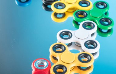 Grup kıpırdamak spinner stres giderici oyuncak renkli