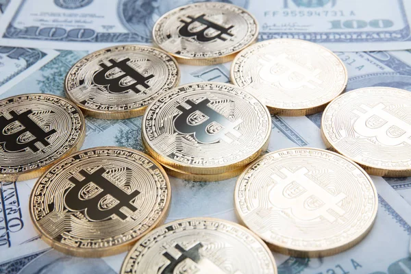 Golden bitcoin coin on us dollars close up — Stock Photo, Image