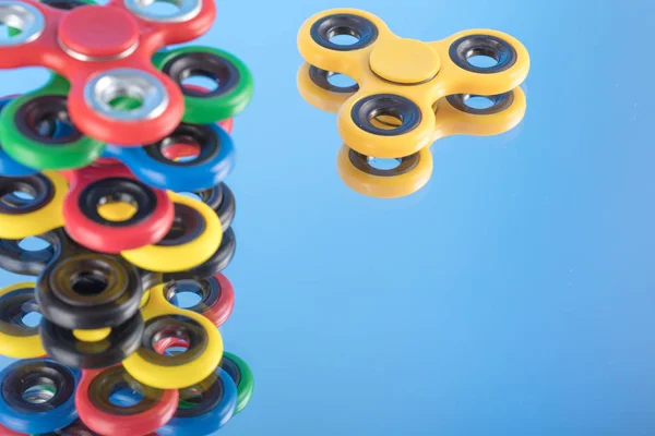 Grupo fidget spinner stress aliviando brinquedo colorido — Fotografia de Stock