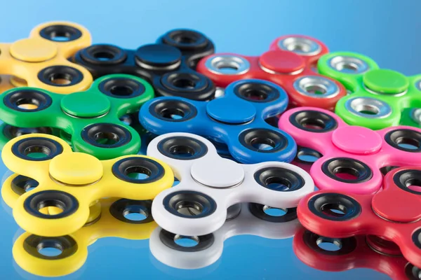 Grupo fidget spinner stress aliviando brinquedo colorido — Fotografia de Stock