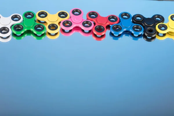 Gruppo fidget spinner stress alleviare giocattolo colorato — Foto Stock