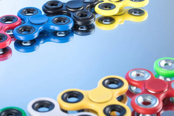 Grupo fidget spinner stress aliviando brinquedo colorido — Fotografia de Stock