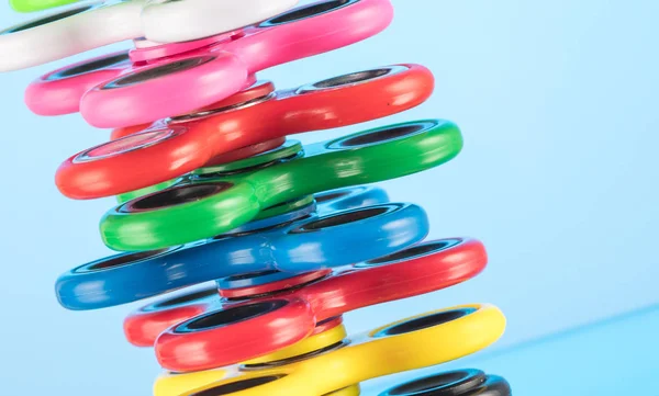 Grupo fidget spinner stress aliviando brinquedo colorido Fotos De Bancos De Imagens Sem Royalties