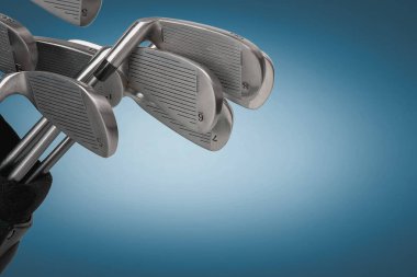 Yeşil ve mavi arka plan üzerinde Studio profesyonel golf ekipmanları