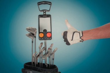 Yeşil ve mavi arka plan üzerinde Studio profesyonel golf ekipmanları