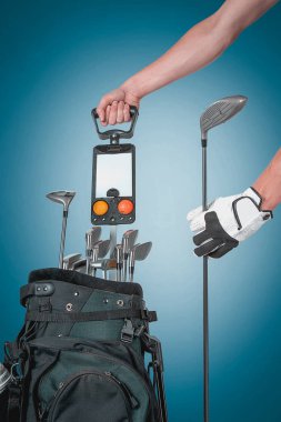 Yeşil ve mavi arka plan üzerinde Studio profesyonel golf ekipmanları