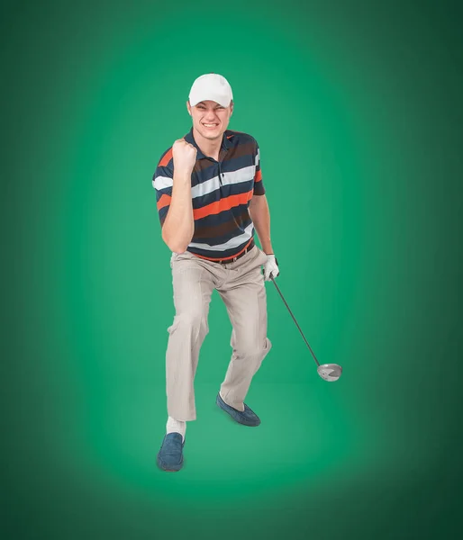 Känslomässiga stilig golfspelare spelare pose i studio på blå och gree — Stockfoto