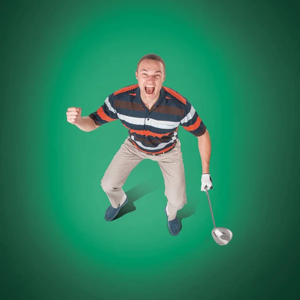 Pozice hráče emoční pohledný golfista ve studiu na modré a gree — Stock fotografie