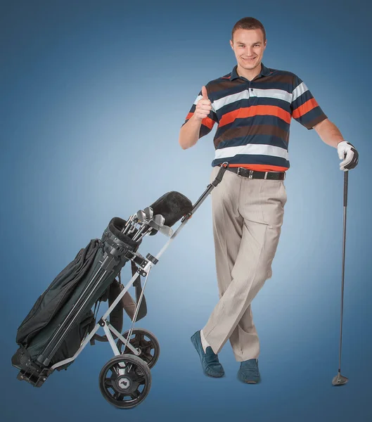 Känslomässiga stilig golfspelare spelare pose i studio på blå och gree — Stockfoto