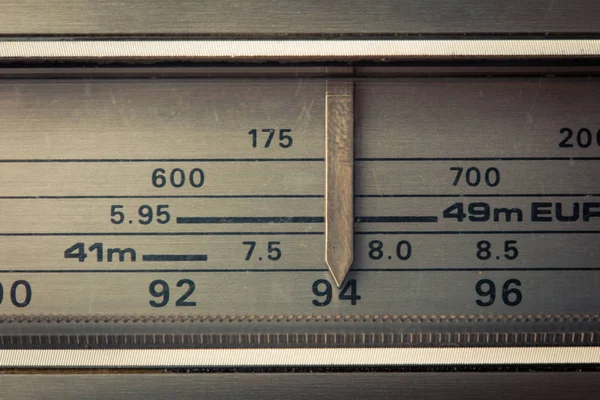 Dial de sintonía de radio vintage, fuerte enfoque diferencial. Estilo pho — Foto de Stock