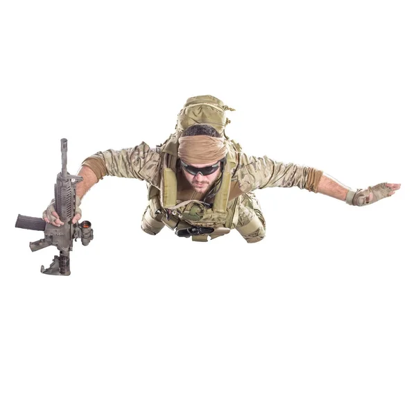 USA-soldat med gevär (motion effekt). Inspelad i studio på — Stockfoto