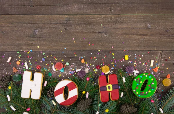 소박한 나무 배경, 스튜디오에 있는 크리스마스 쿠키 상위 뷰 촬영. 홈 편안 함과 휴일의 개념 — 스톡 사진