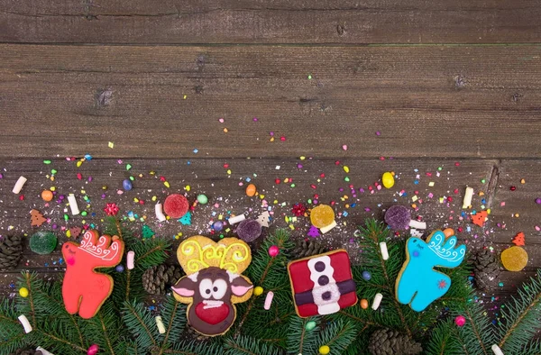 素朴な木材の背景、スタジオのクリスマス クッキーは、平面図を撃ちます。自宅の快適さと休日の概念 — ストック写真
