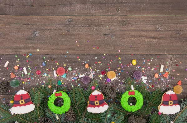 素朴な木材の背景、スタジオのクリスマス クッキーは、平面図を撃ちます。自宅の快適さと休日の概念 — ストック写真