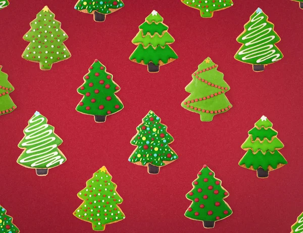Biscoitos de Natal de diferentes formas e tamanhos com um d festivo — Fotografia de Stock