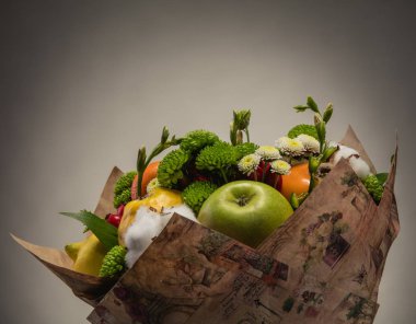 Özgün alışılmadık yenilebilir buket sebze ve meyve