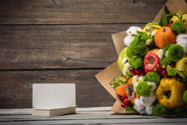 Özgün alışılmadık yenilebilir buket sebze ve meyve