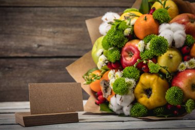 Özgün alışılmadık yenilebilir buket sebze ve meyve