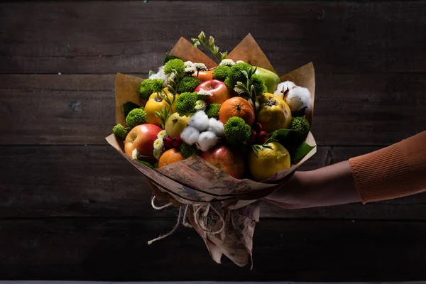 Oryginalny Nietypowy Bukiet Jadalnych Warzyw Owoców — Zdjęcie stockowe