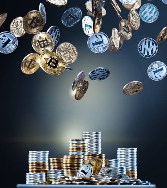Uçan ve düşen bitcoins ve litecoins farklı altın yığını üzerinde ve gümüş paralar. Dijital izleme, denetleme ve para cryptocurrency konsept değişimi. Yüksek çözünürlüklü fotoğraf.